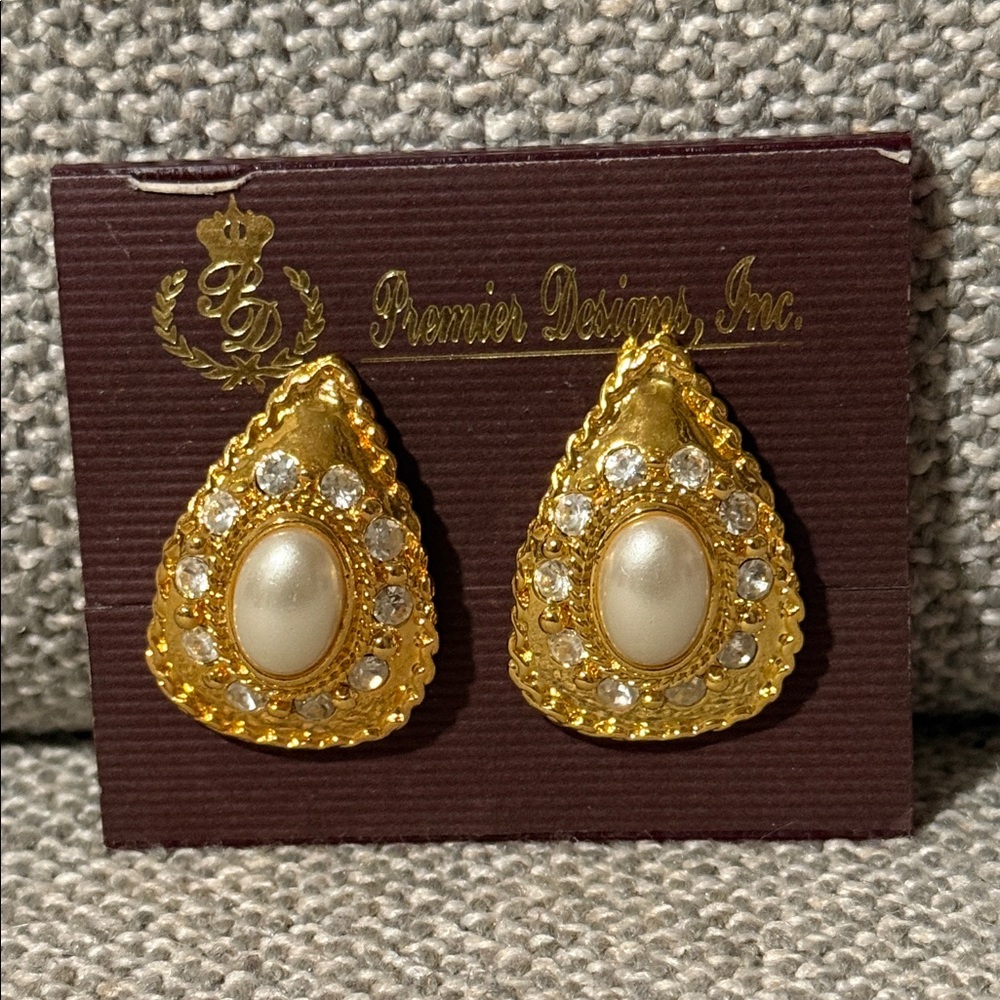 Premier Designs Clip on Granada Gold and Cream Teardrop Earrings